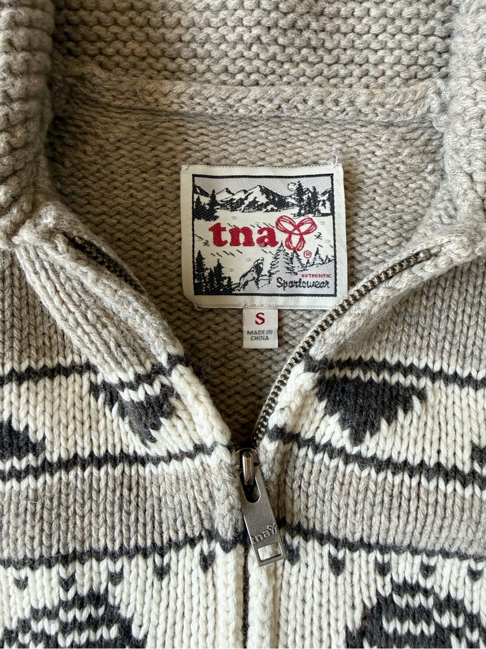VTG Y2K TNA Aritzia Woman Beige Lambswool Cowichan Knit Cardigan Sweater SMALL - Picture 3 of 7